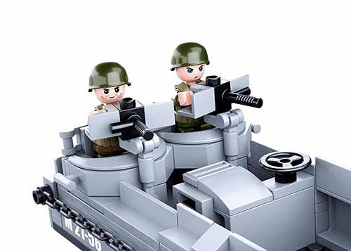 Sluban WW2 Higgins Landing Craft Building Set – 182 Pcs with soldiers operating machine guns.