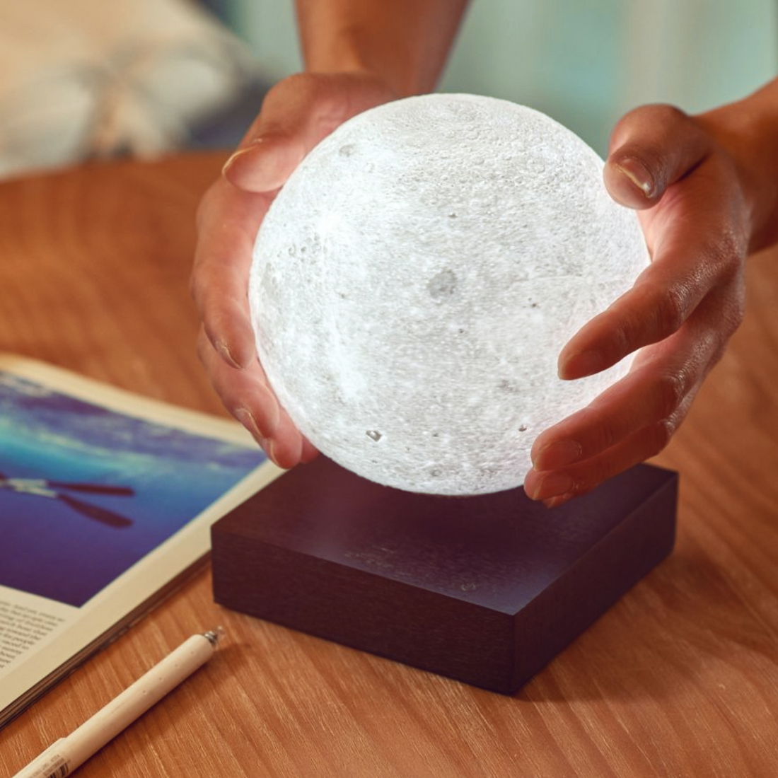 Smart Moon Lamp- Walnut