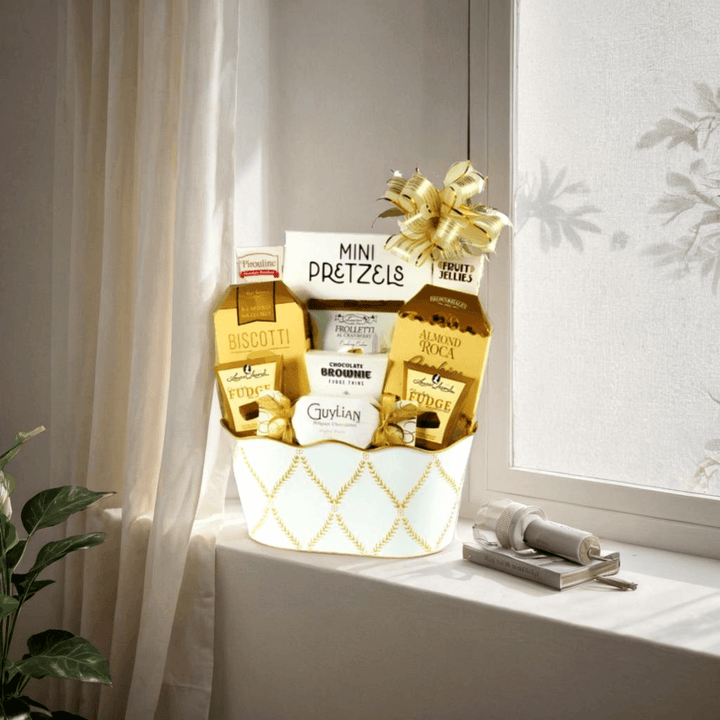 White Majesty Gourmet Gift Basket – Elegant Sweet Treats with mini pretzels and gourmet snacks in a decorative basket.