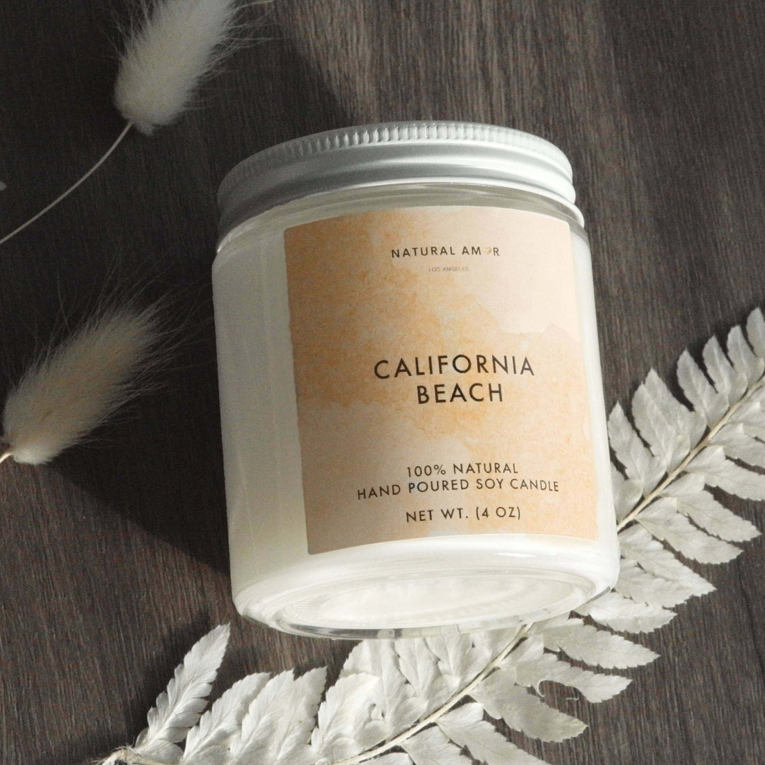 Hand-poured California Beach candle by Natural Amor, 100% natural soy, perfect for relaxation and self-care.