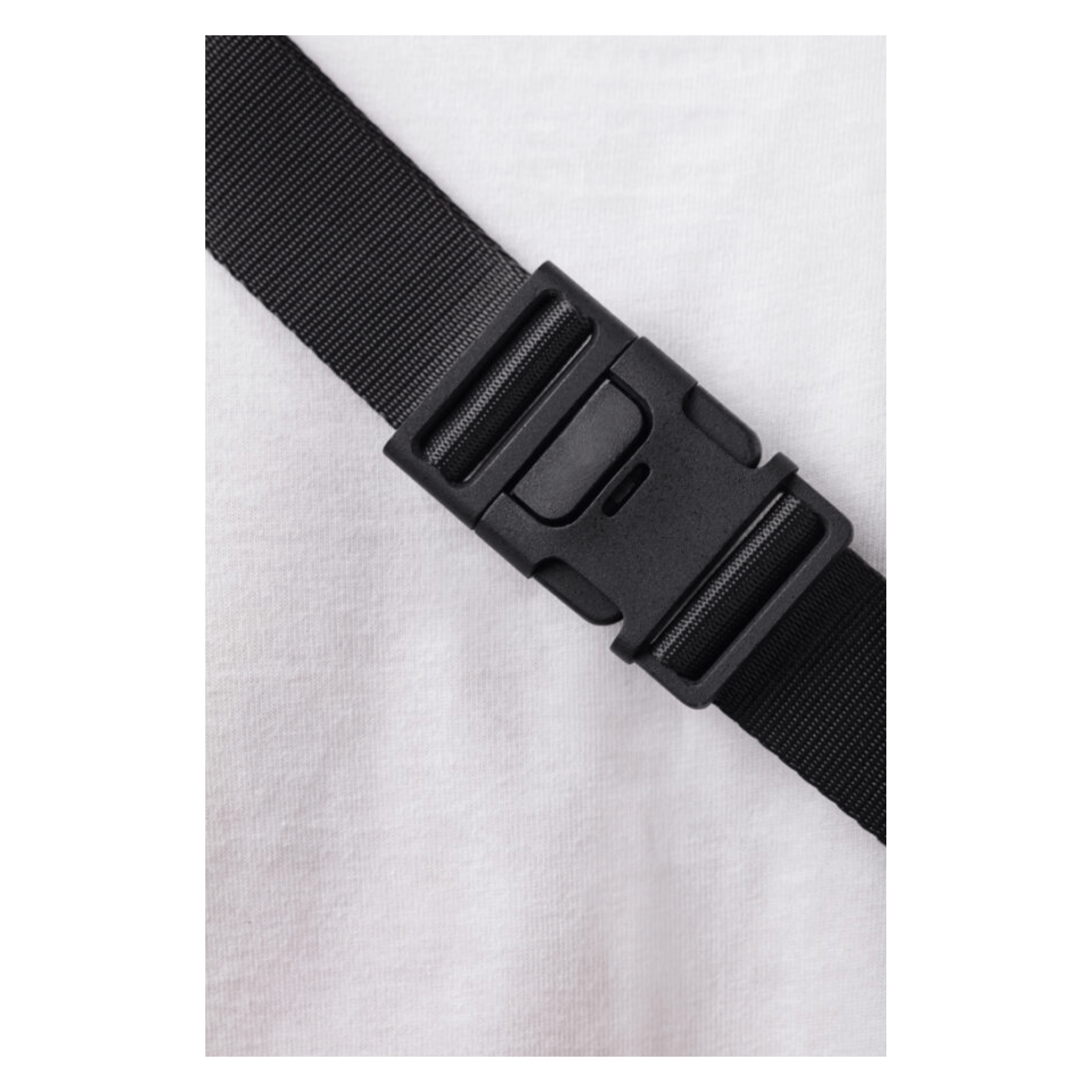 Close-up of a secure black buckle on an adjustable strap, ideal for anti-theft bags.