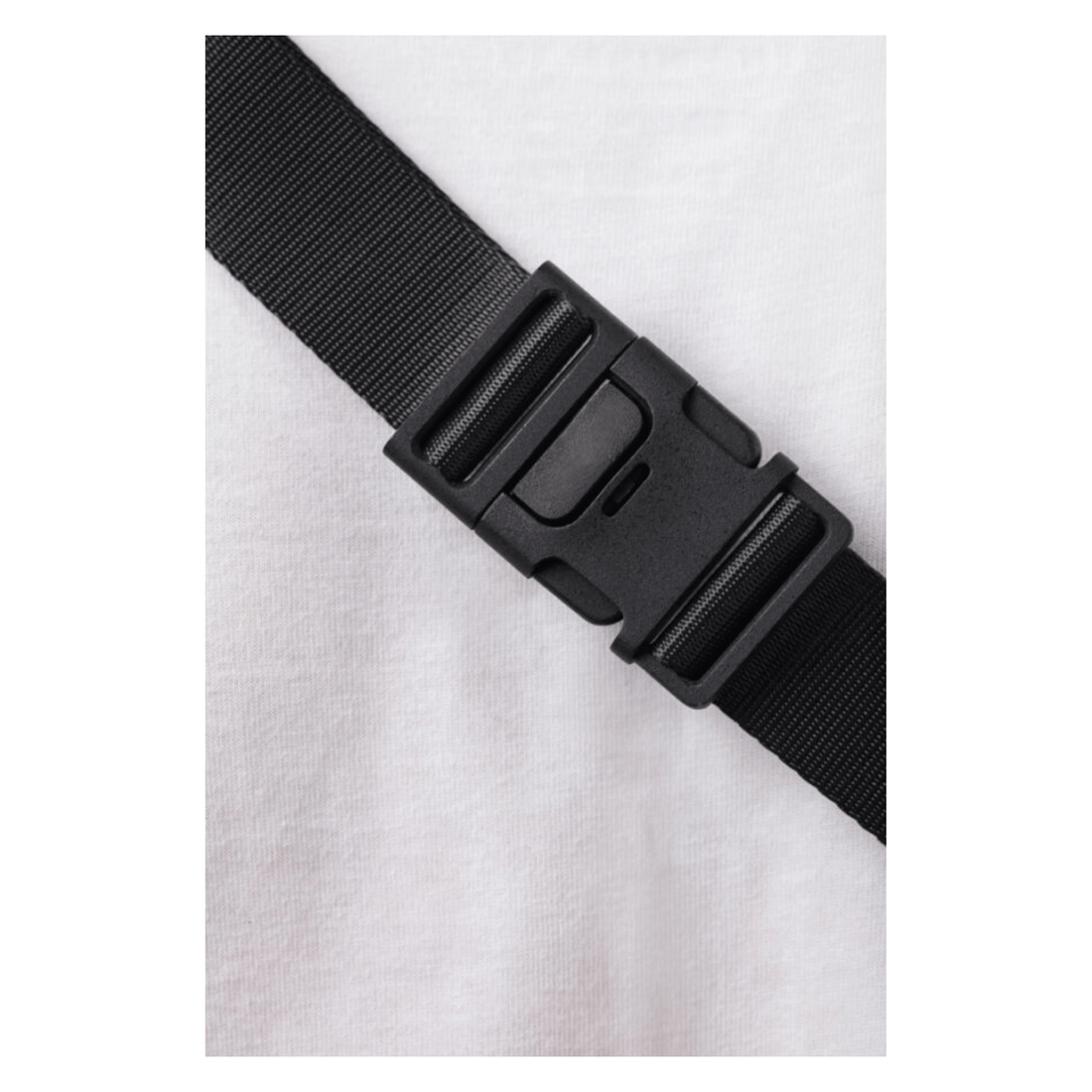 Close-up of a secure black buckle on an adjustable strap, ideal for anti-theft bags.